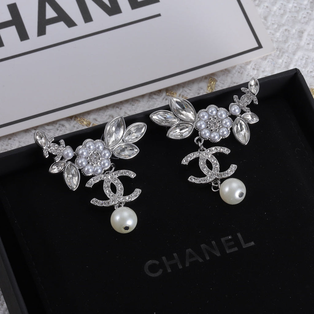 18K  Chanel Flower Crystals Earrings