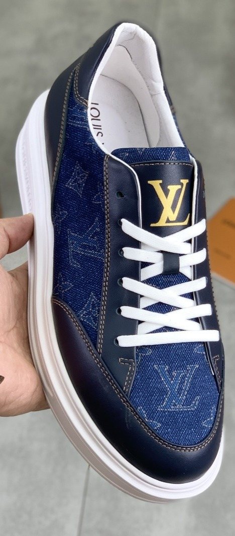 Louis Vuitton Patterned Low-Top Sneakers — hero