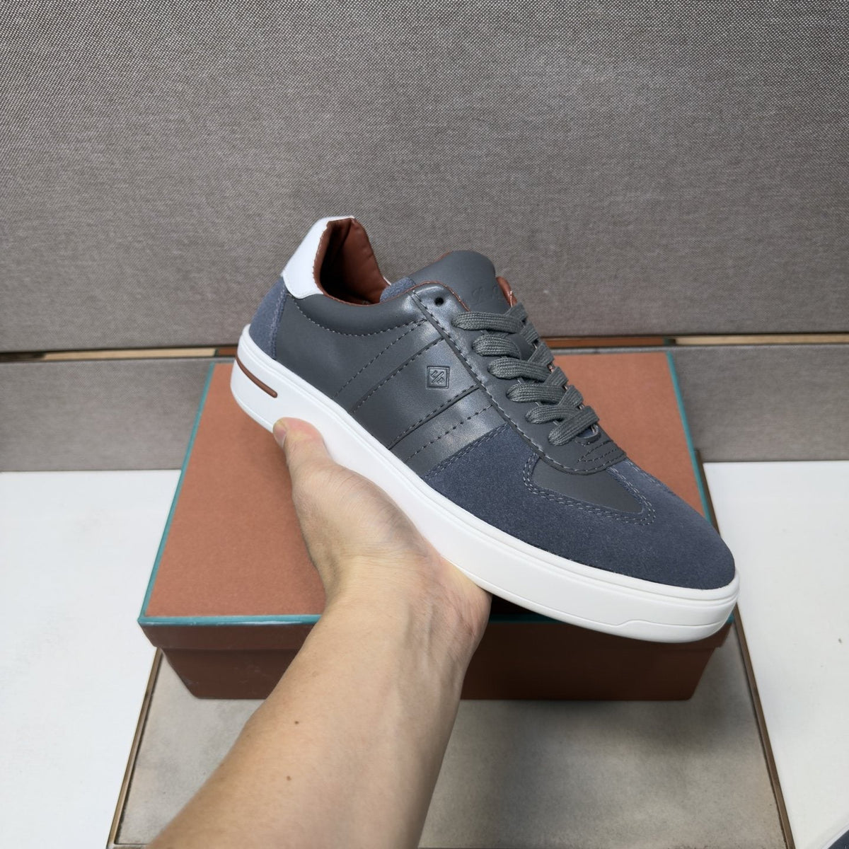 Men's Paneled Low-Top Sneakers — model