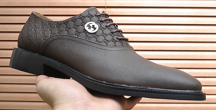 Gucci Textured-Panel Lace-Up Dress Shoes — front