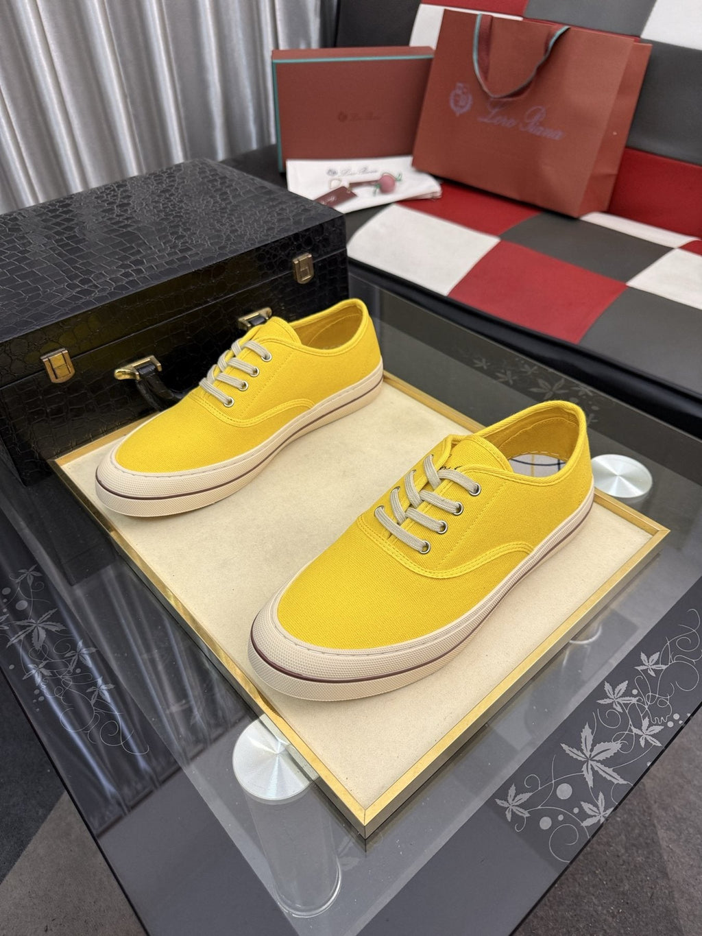 Low-Top Lace-Up Casual Shoes — front
