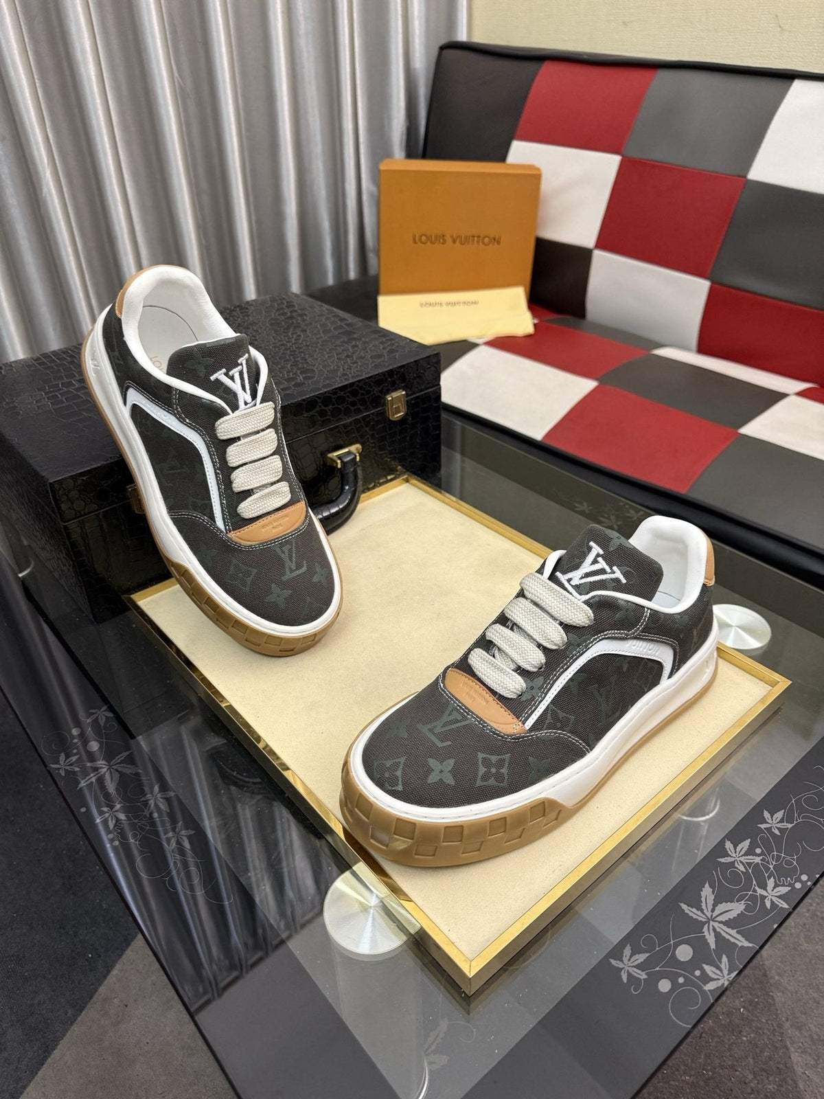 Louis Vuitton Patterned Low-Top Sneakers — front