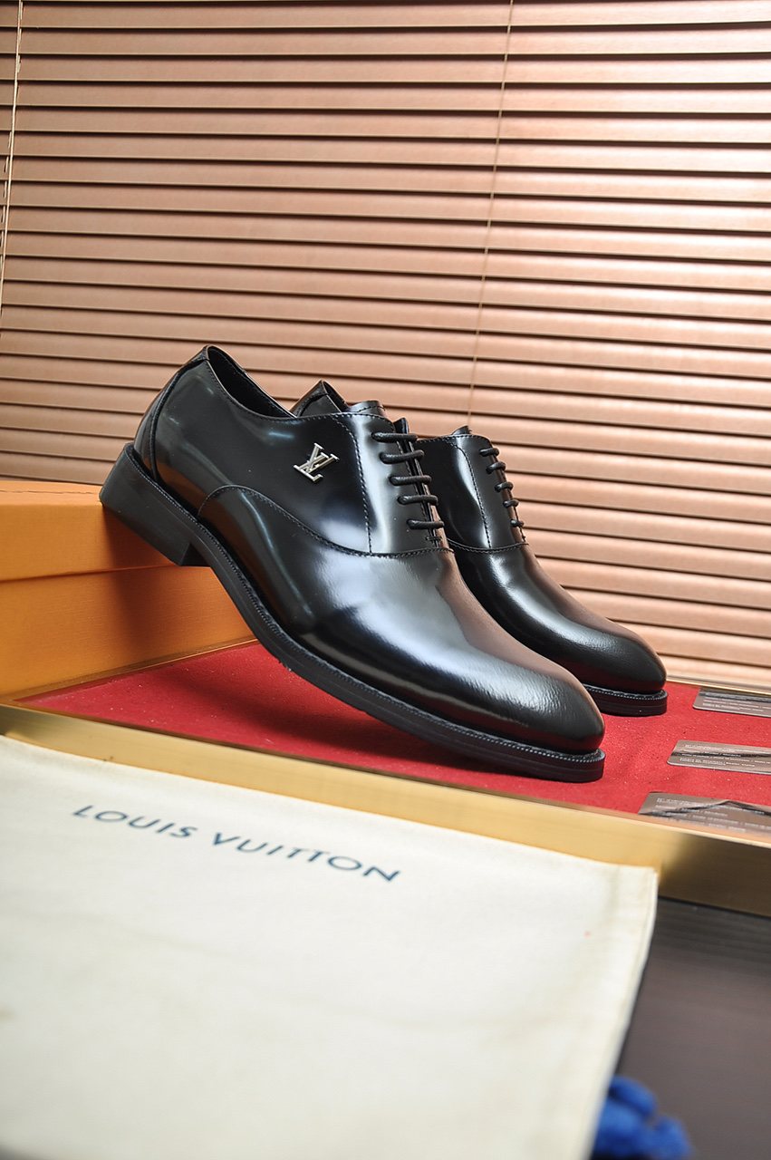 Louis Vuitton Plain-Toe Lace-Up Dress Shoes — hero
