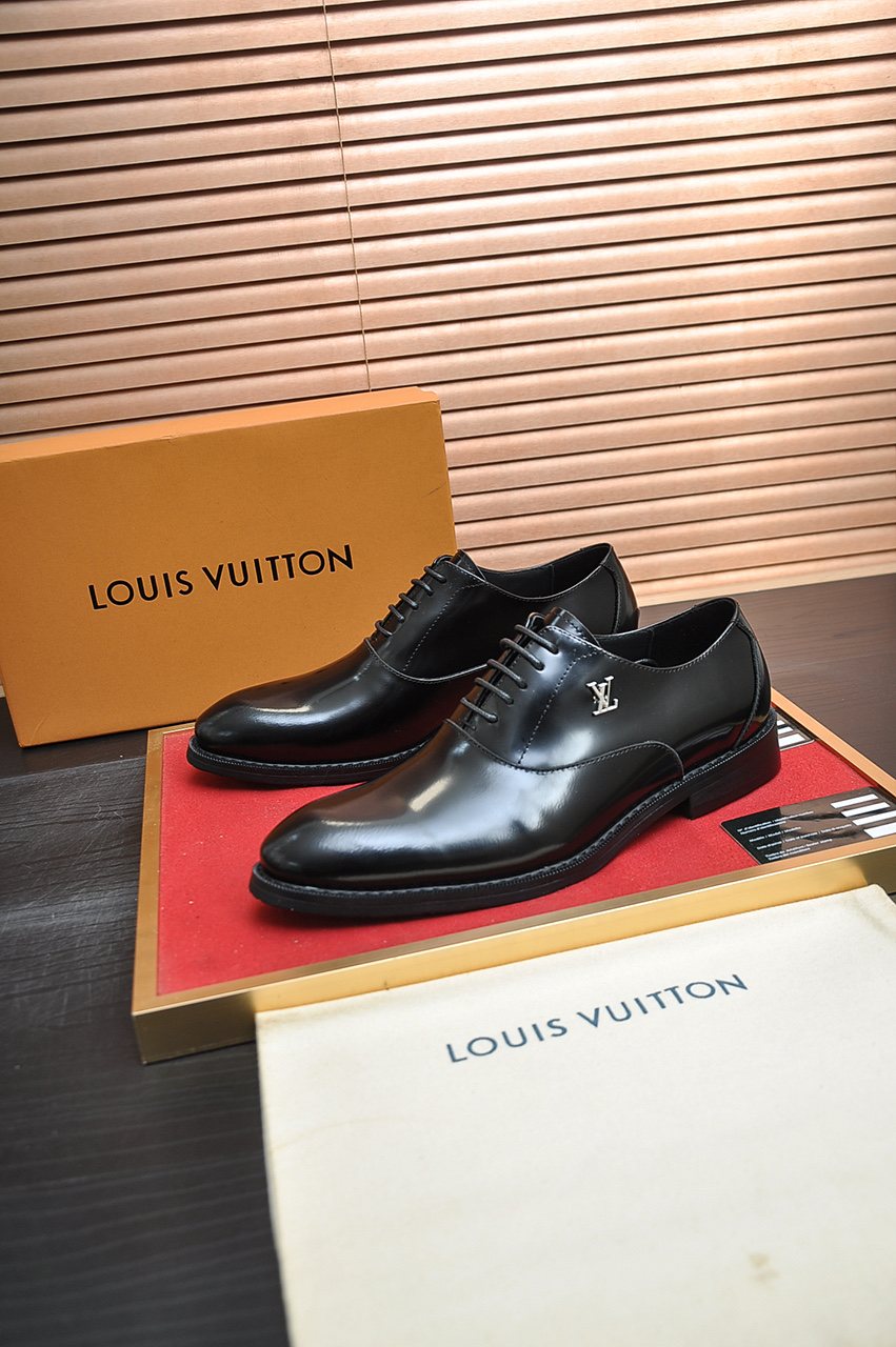 Louis Vuitton Plain-Toe Lace-Up Dress Shoes — front