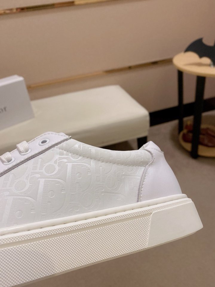 Dior Men's Low-Top Lace-Up Sneakers — detail
