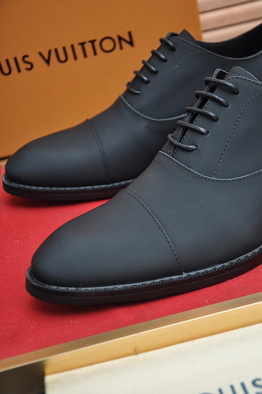 Louis Vuitton Cap-Toe Lace-Up Dress Shoes — detail