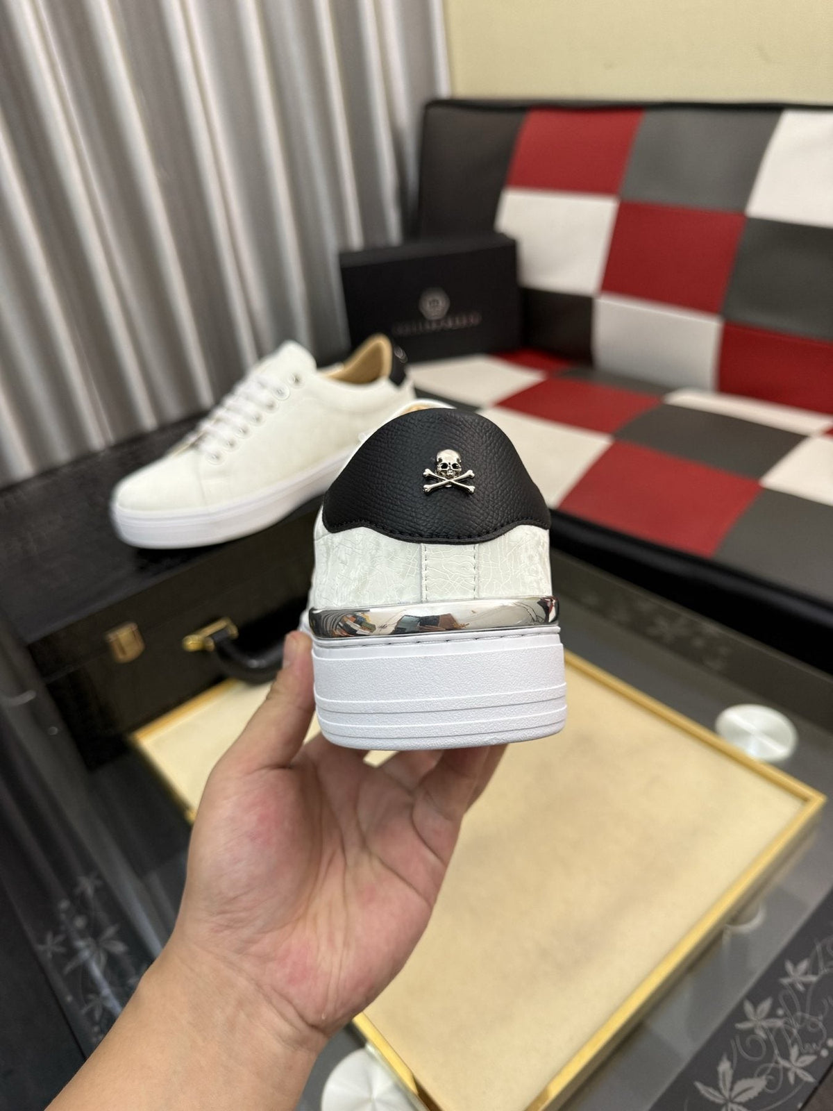 Philipp Plein Emblem Low-Top Sneakers — detail