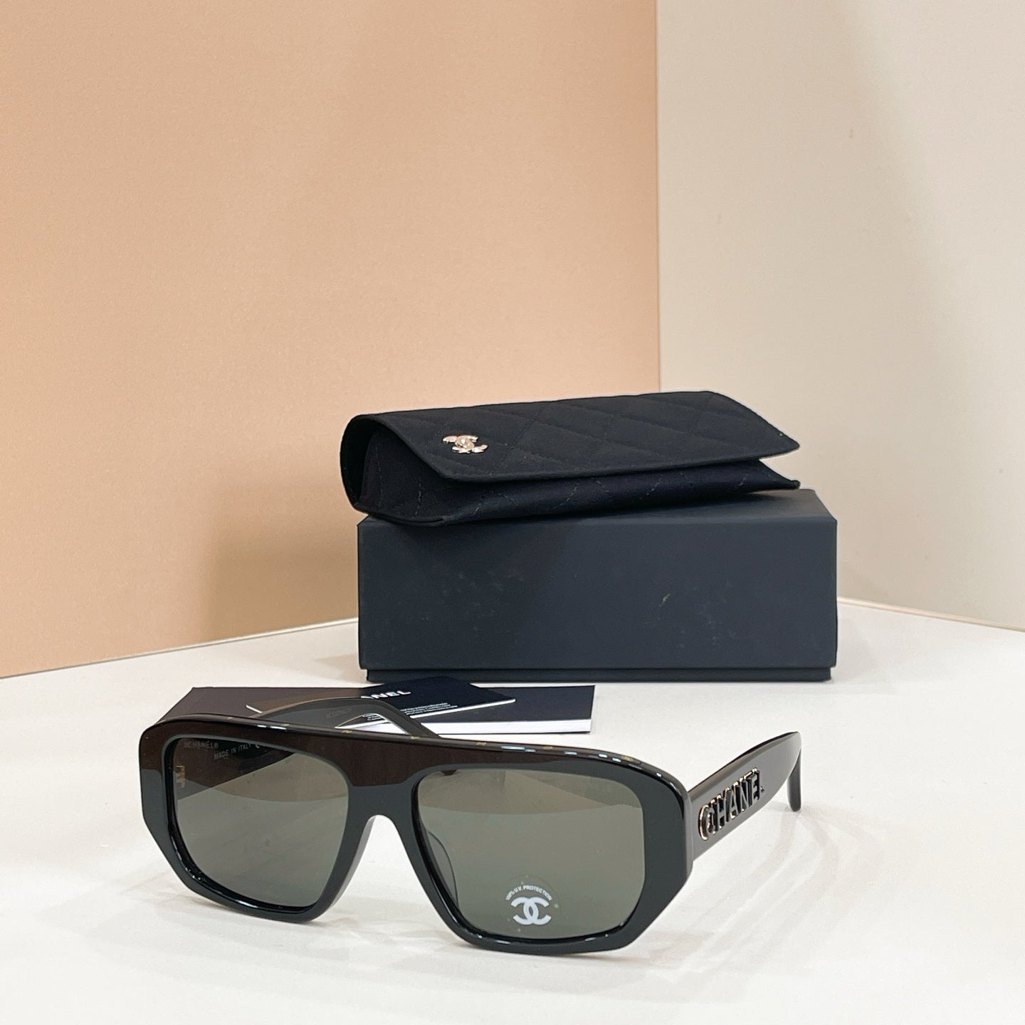 CHANEL Sunglasses 5556